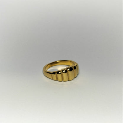 Ribbed Ring