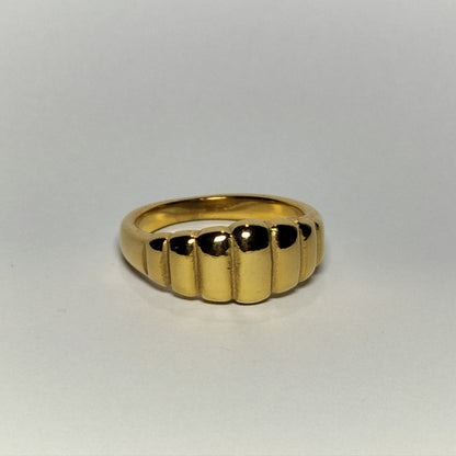 Ribbed Ring